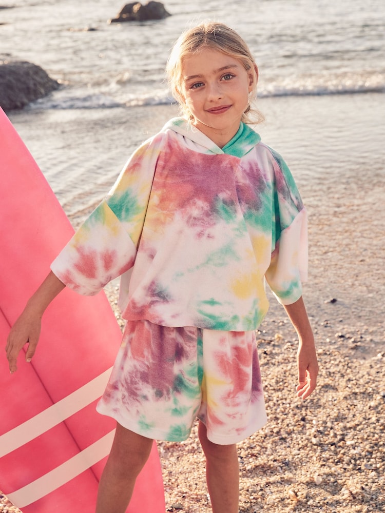 Regenbogendesign/Knüpfbatik - Strand-Kombi aus Frottee mit Hoodie und Shorts (3–16 J.) - Bild 1 von 8 Regenbogendesign/Knüpfbatik - Strand-Kombi aus Frottee mit Hoodie und Shorts (3–16 J.) - Bild 1 von 8