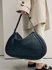 Noir - Sac à bandoulière en cuir incurvé - Image 1 of 6