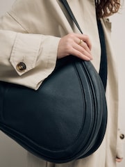 Noir - Sac à bandoulière en cuir incurvé - Image 4 of 6