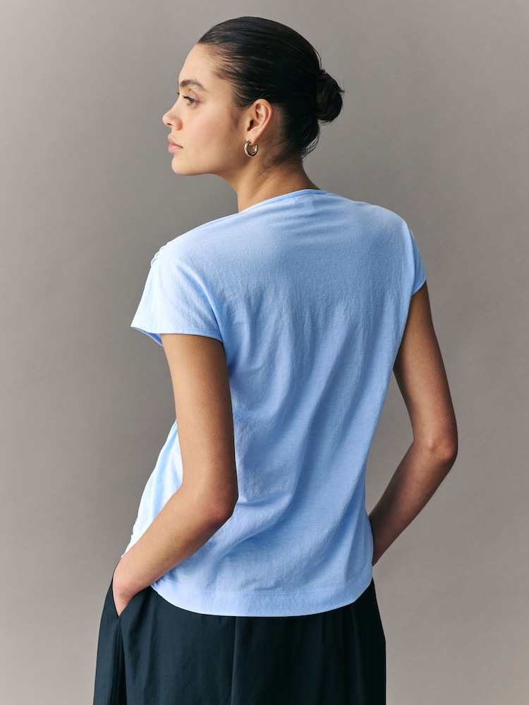 Hellblau - Pintuck V-Neck Top - Bild 2 von 7 Hellblau - Pintuck V-Neck Top - Bild 2 von 7