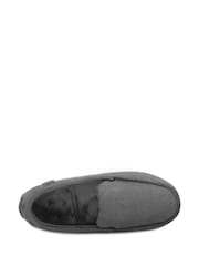 Totes Grey Mens Isotoner Square Patterned Smart Moccasin Slippers - Image 3 of 5