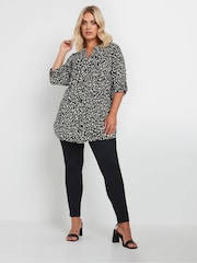 Yours Curve Bluse mit Biesen - Bild 2 von 5