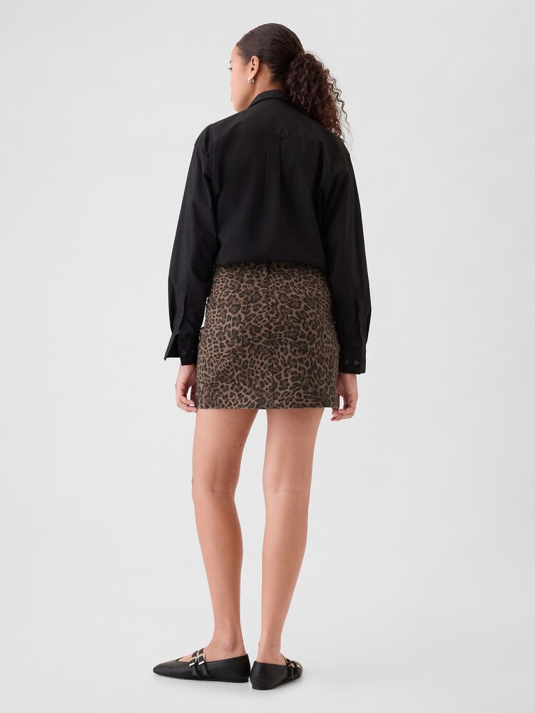 Minifalda de denim con estampado de leopardo de Gap - Imagen 2 de 5 Minifalda de denim con estampado de leopardo de Gap - Imagen 2 de 5