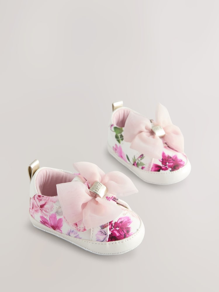 وردي زاهي/أبيض - حذاء رياضي أبيض ووردي بأربة أورجانزا للبنات البيبي من Baker By Ted Baker - صورة 1 من 5