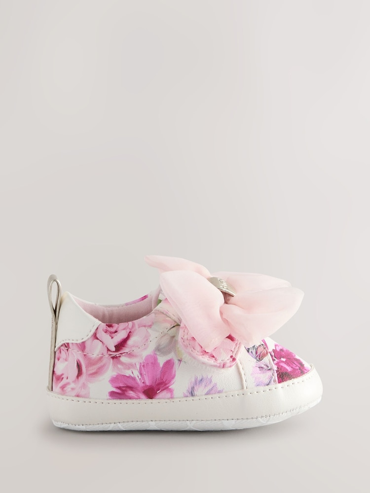 وردي زاهي/أبيض - حذاء رياضي أبيض ووردي بأربة أورجانزا للبنات البيبي من Baker By Ted Baker - صورة 2 من 5