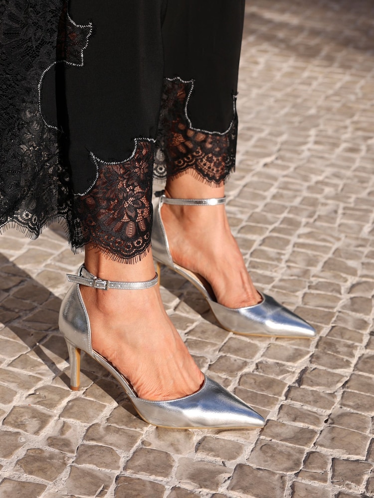 srebrna (barva); srebro - Linzi Thea Closed Back Stiletto salonarji in čevlji z visoko peto With Ankle Strap - Slika 1 iz 5 srebrna (barva); srebro - Linzi Thea Closed Back Stiletto salonarji in čevlji z visoko peto With Ankle Strap - Slika 1 iz 5