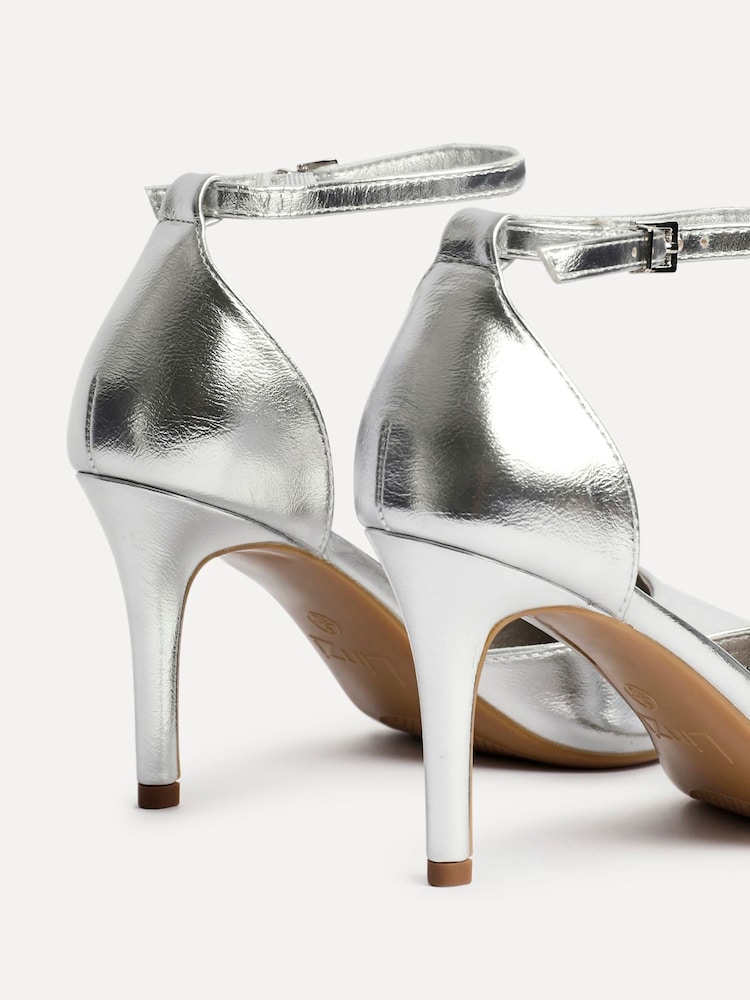 srebrna (barva); srebro - Linzi Thea Closed Back Stiletto salonarji in čevlji z visoko peto With Ankle Strap - Slika 5 iz 5 srebrna (barva); srebro - Linzi Thea Closed Back Stiletto salonarji in čevlji z visoko peto With Ankle Strap - Slika 5 iz 5