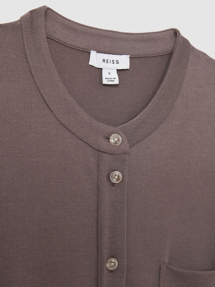 Donker mink - Reiss Thermal Grandad T-Shirt - Image 6 of 6
