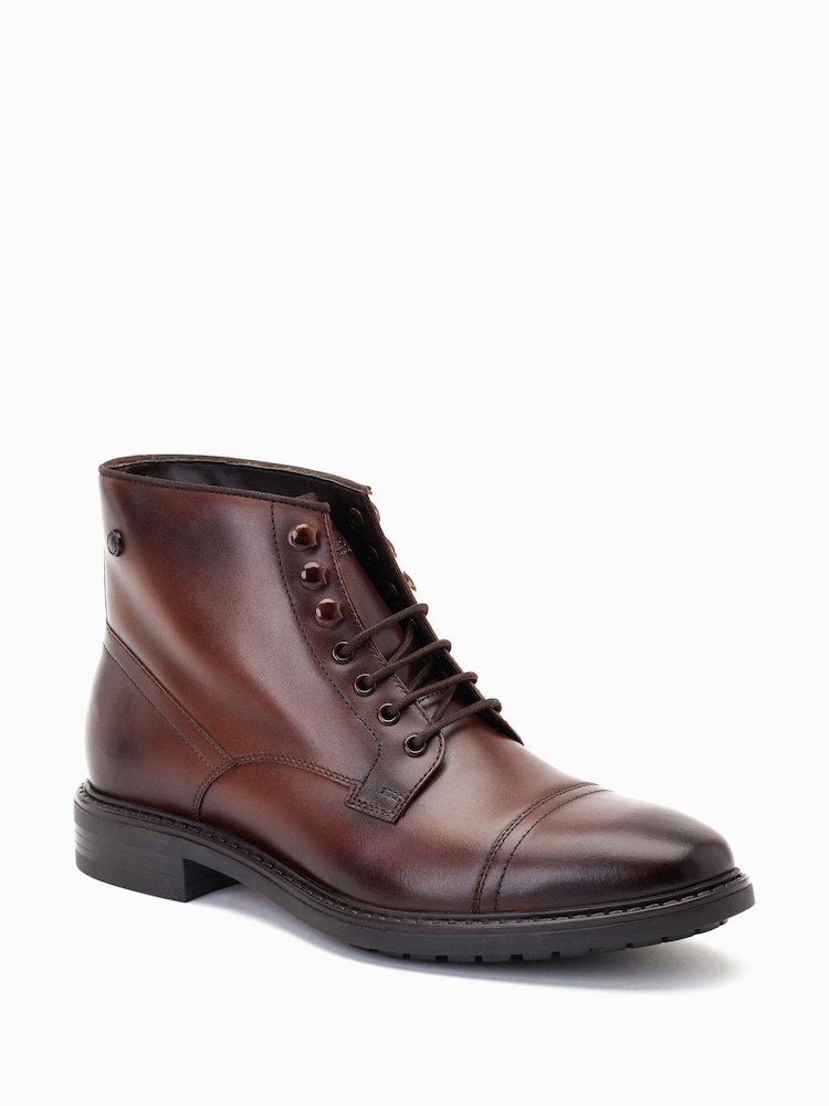 Braun - Base London Duke Schnürstiefel mit Zehenkappe - Bild 2 von 6 Braun - Base London Duke Schnürstiefel mit Zehenkappe - Bild 2 von 6