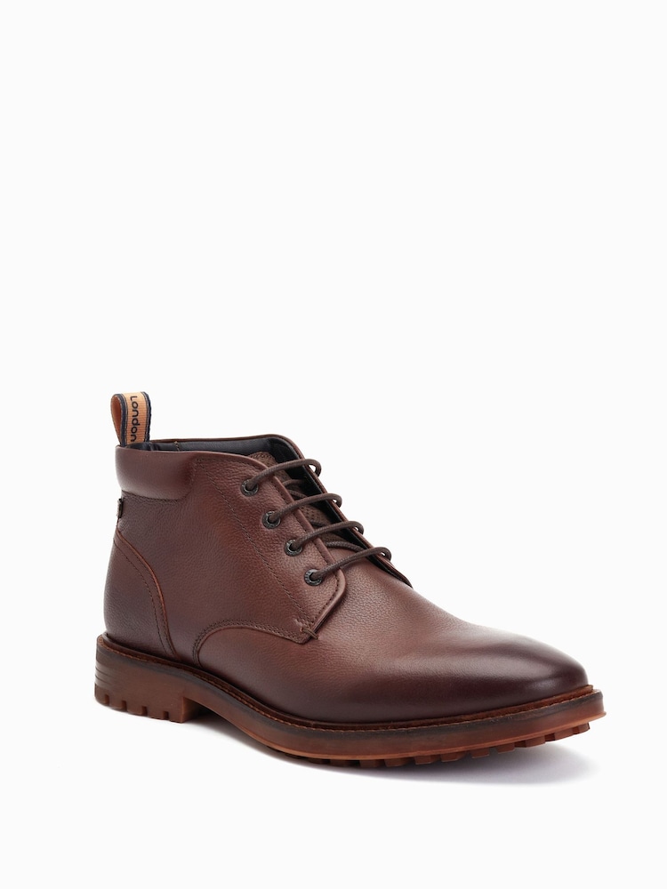 بني - بوت Chukka برباط من تشكيلة Canmore من Base London - صورة 2 من 6 بني - بوت Chukka برباط من تشكيلة Canmore من Base London - صورة 2 من 6