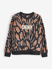 طقم من بلوزة فليس كُم طويل مزيّنة بالشعار وبنطلون رياضي مناسب كهدية من Dkny - صورة 2 من 3
