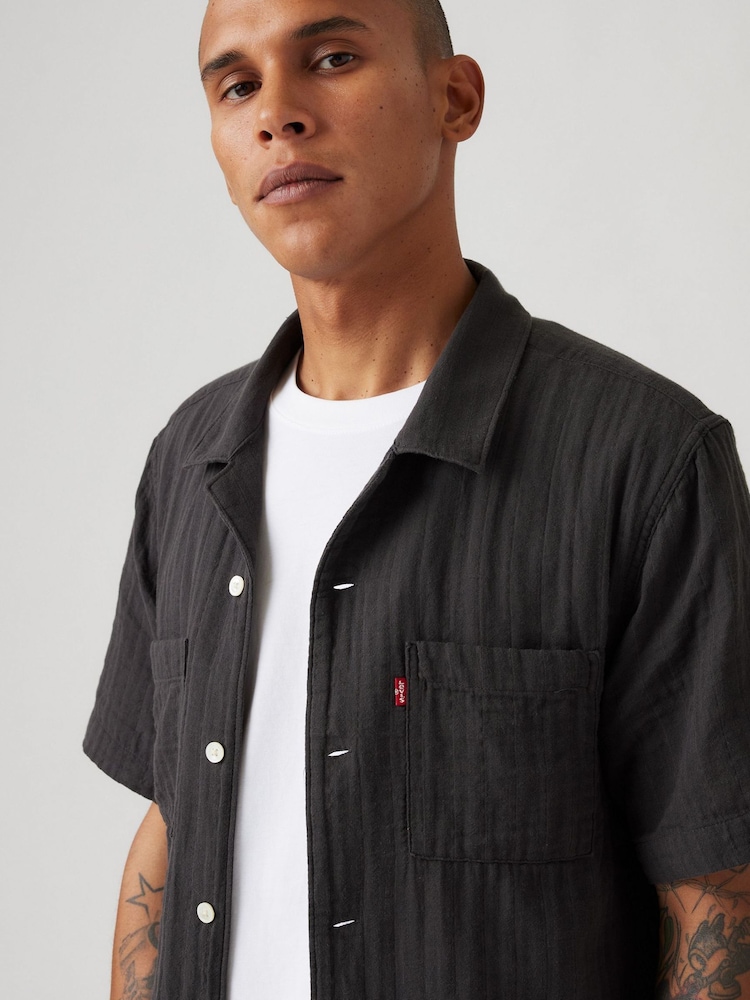 Negro - Levi's® Short Sleeve Standard Camp 100% Cotton Shirt - Imagen 1 de 2