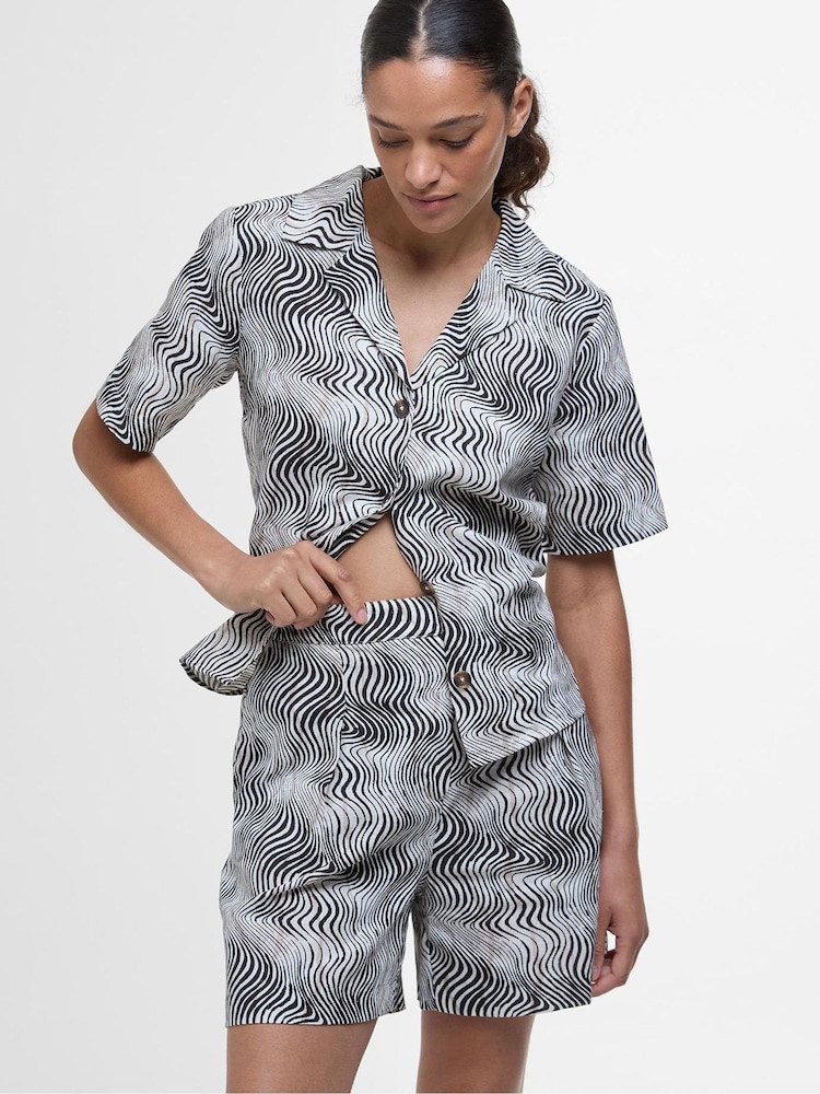 Barbour® Romy shorts met print - Image 3 of 5