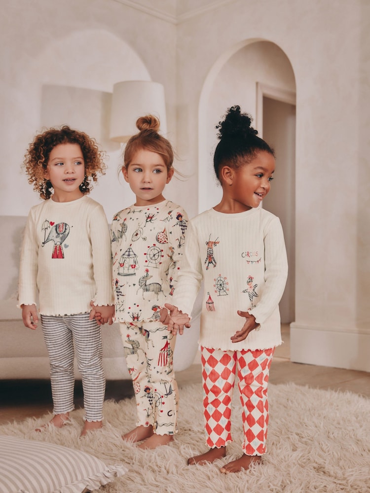 Rdeča/bež - Pižama z dolgimi rokavi Snuggle Pyjamas 3 Pack (9mths-16yrs) - Slika 1 iz 12 Rdeča/bež - Pižama z dolgimi rokavi Snuggle Pyjamas 3 Pack (9mths-16yrs) - Slika 1 iz 12