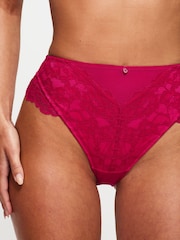 ملابس داخلية طراز برازيلي بخصر مرتفع تشكيلة Sexy Lace Planet من Ann Summers - صورة 3 من 5