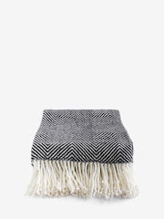 Black/White Herringbone Cosy Throw - Image 5 of 6