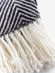 Black/White Herringbone Cosy Throw - Image 6 of 6