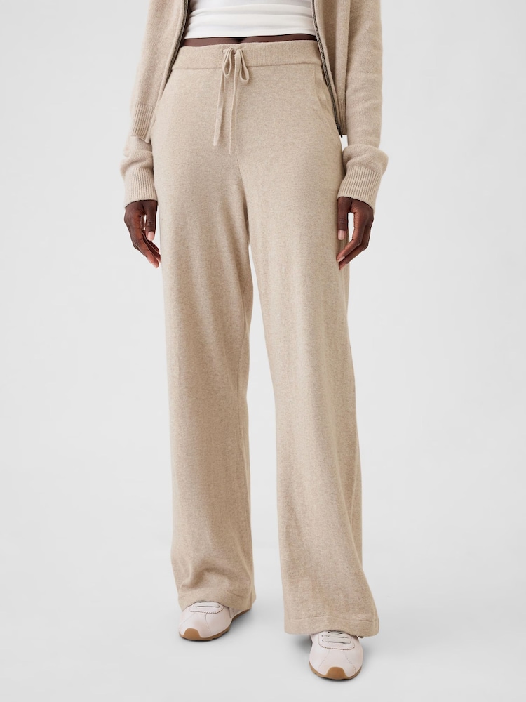 Pantalones de punto suave de CashSoft de Gap - Imagen 2 de 5