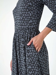 Roman Grey Geometric Pocket Stretch Midi Dress - Image 5 of 5