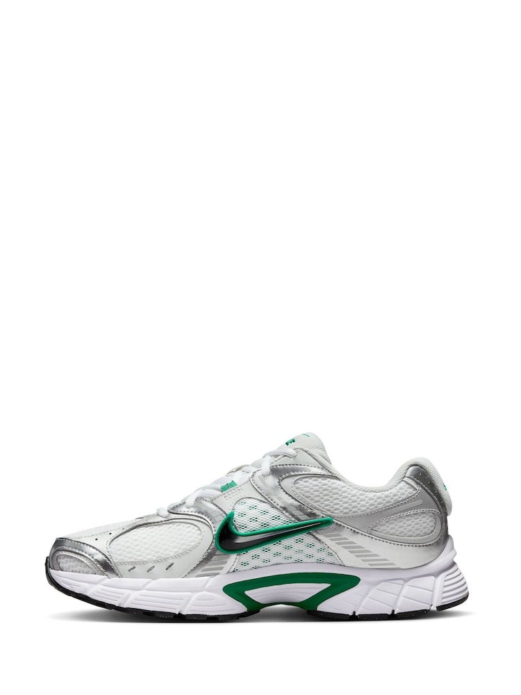 Nike White/Black V5 Runner Trainers - Image 3 of 10