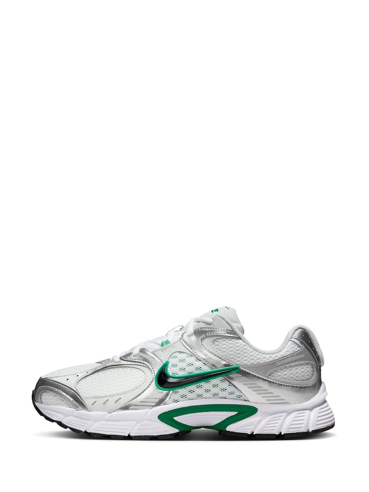 Nike White/Black V5 Runner Trainers - Image 4 of 10
