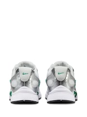 Nike White/Black V5 Runner Trainers - Image 6 of 10