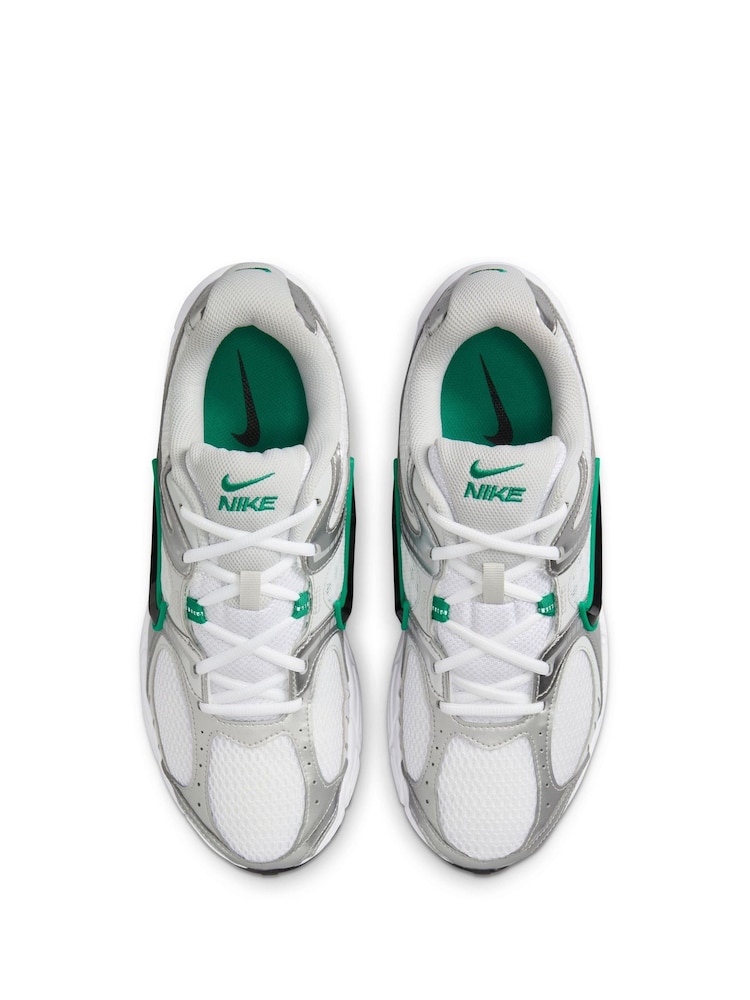 Nike White/Black V5 Runner Trainers - Image 7 of 10