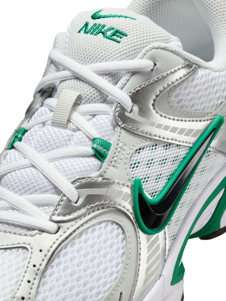 Nike White/Black V5 Runner Trainers - Image 9 of 10