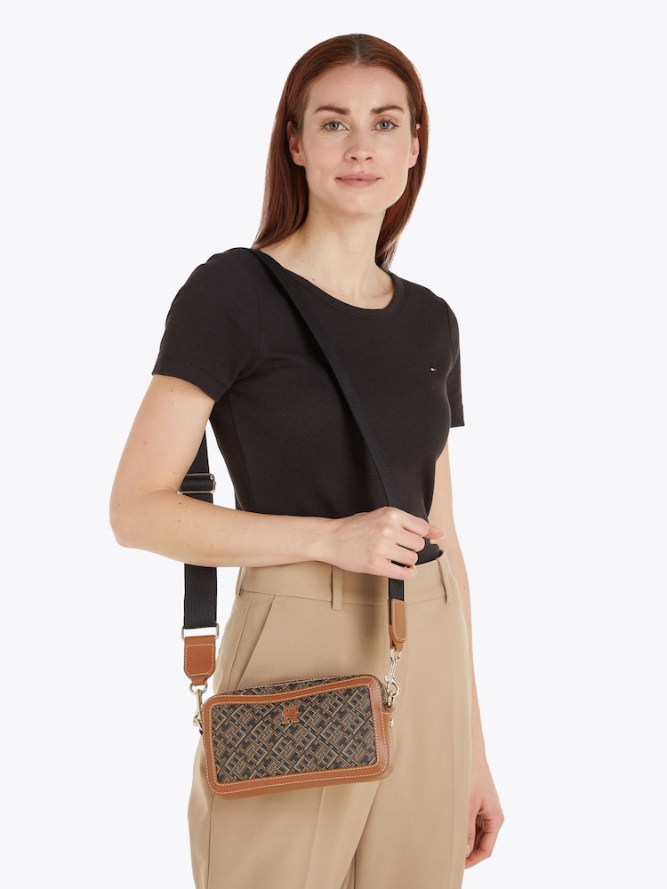 Tommy Hilfiger Play Leather Black Camera Bag - Image 5 of 5 Tommy Hilfiger Play Leather Black Camera Bag - Image 5 of 5