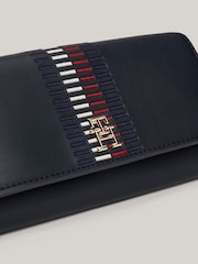 أزرق - محفظة كبيرة أنيقة بقلاب من Tommy Hilfiger - صورة 3 من 4