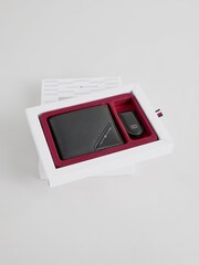 Tommy Hilfiger Saffiano Mini Black Wallet - Image 3 of 3