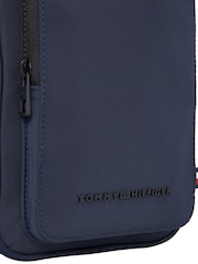 Minibolso azul estilo reportero de repreve de Tommy Hilfiger - Imagen 3 de 5