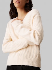 Calvin Klein Natural Relaxed Boucle Rib V-Neck Jumper - Image 4 of 4