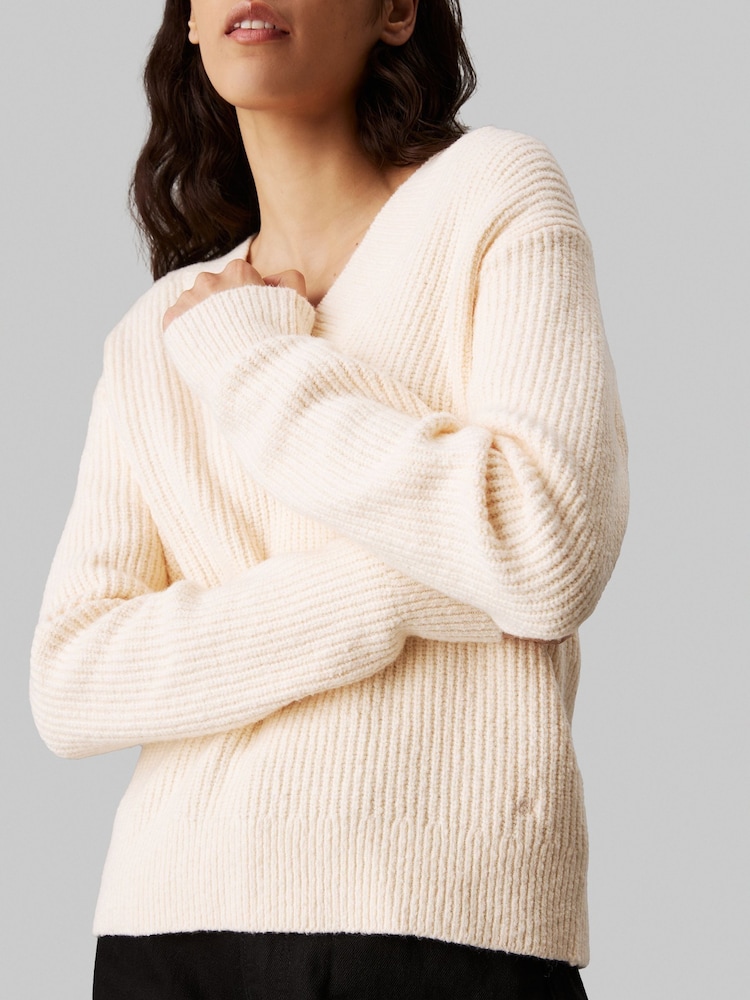 Calvin Klein Natural Relaxed Boucle Rib V-Neck Jumper - Image 4 of 4