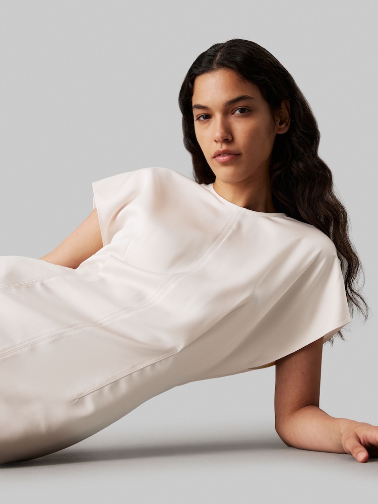Calvin Klein Knöchelkleid aus strukturiertem Satin - Bild 4 von 4