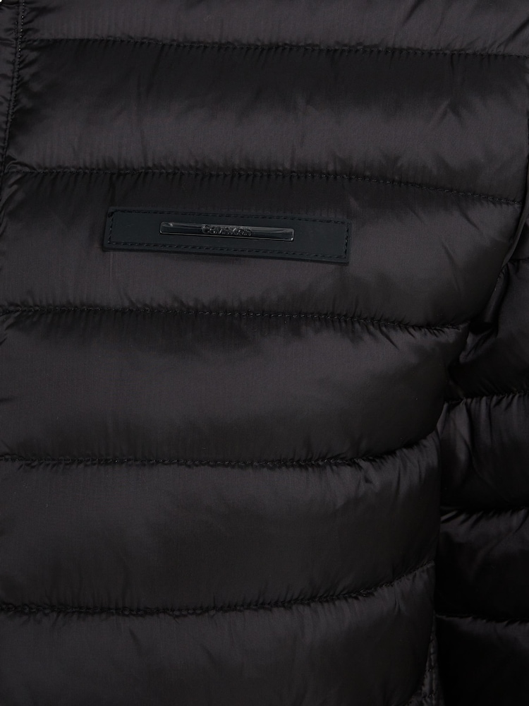 Schwarz - Calvin Klein wattierte Steppjacke - Bild 7 von 7 Schwarz - Calvin Klein wattierte Steppjacke - Bild 7 von 7
