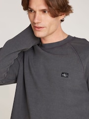 Metallic - Calvin Klein Raglan-T-Shirt mit verwaschenem Waffelmuster und gewebtem Label aus 100 % Baumwolle - Bild 3 von 6