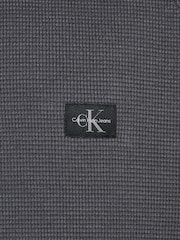 Metallic - Calvin Klein Raglan-T-Shirt mit verwaschenem Waffelmuster und gewebtem Label aus 100 % Baumwolle - Bild 6 von 6