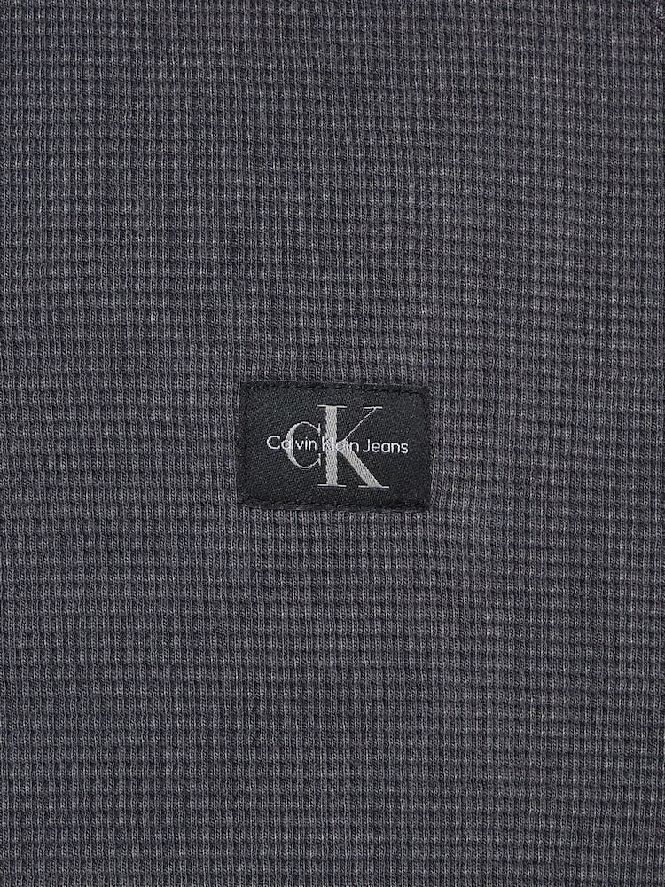 Metallic - Calvin Klein Raglan-T-Shirt mit verwaschenem Waffelmuster und gewebtem Label aus 100 % Baumwolle - Bild 6 von 6