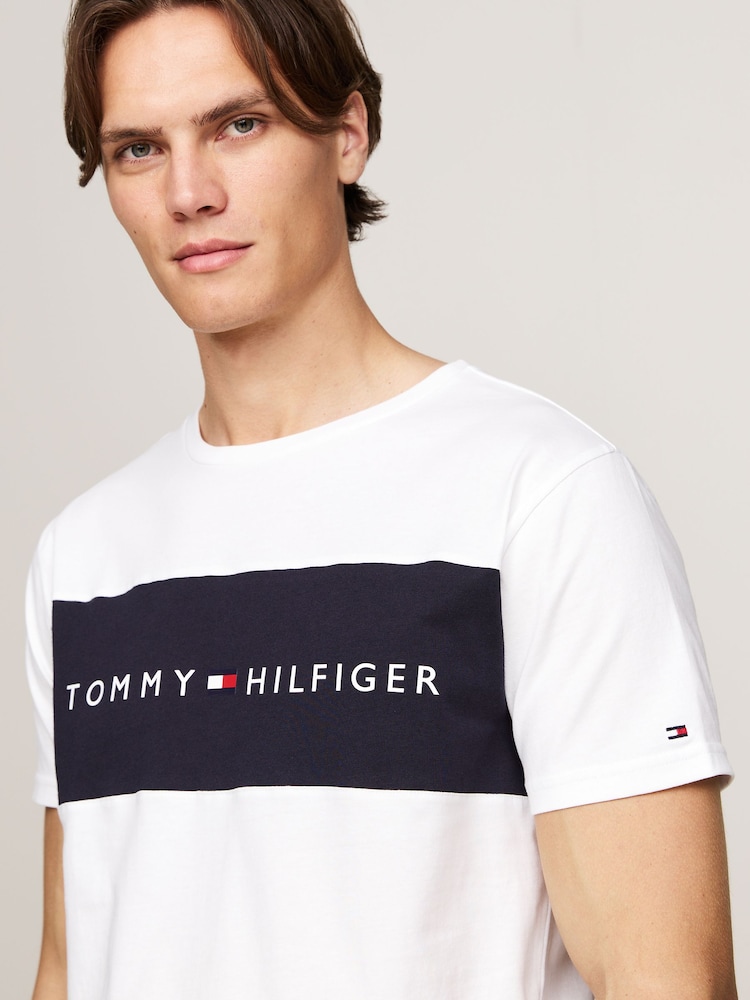 Koszulka Tommy Hilfiger z krótkim rękawem i blokiem z logo, w 100% z bawełny - Image 3 of 5