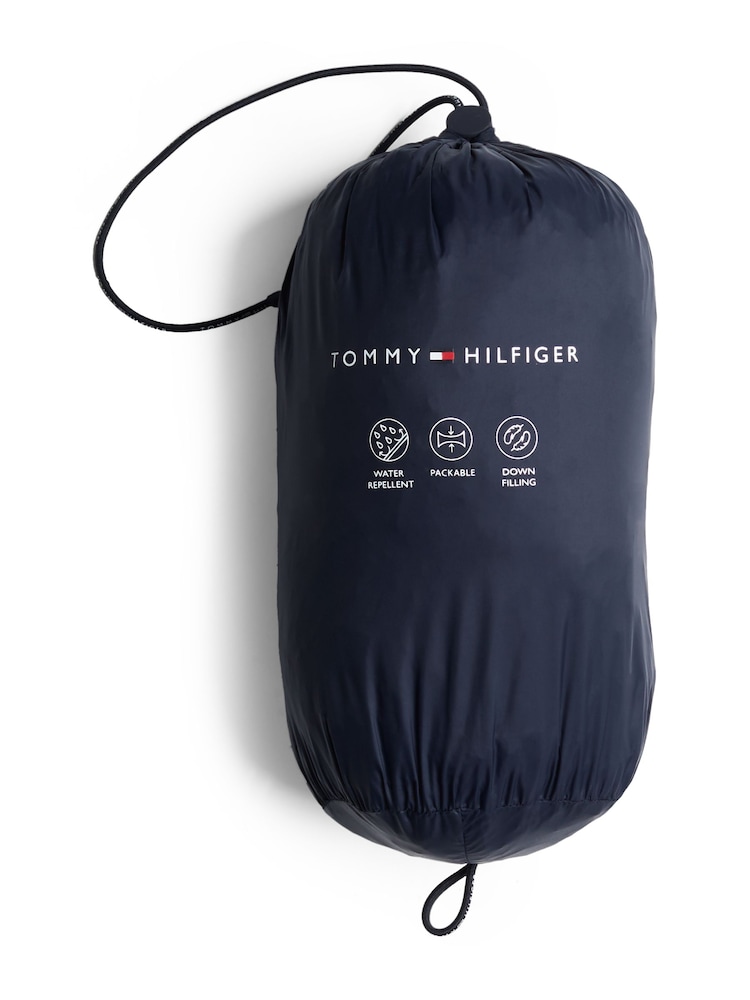 כחול  - Tommy Hilfiger ז'קט פוך ללא צווארון בדוגמת תפירת טלאים - Image 6 of 6