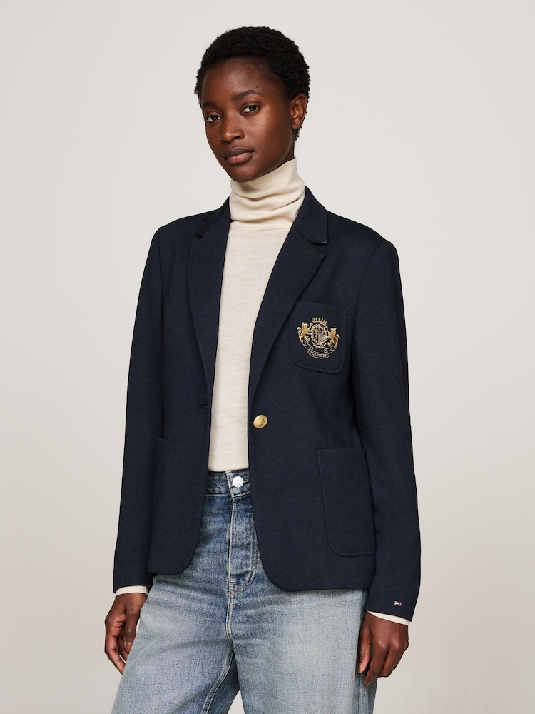 أزرق - أزرق - سترة كلاسيكية بصف أزرار واحد بشعار تلبيس رشيق من Tommy Hilfiger - صورة 1 من 5 أزرق - أزرق - سترة كلاسيكية بصف أزرار واحد بشعار تلبيس رشيق من Tommy Hilfiger - صورة 1 من 5