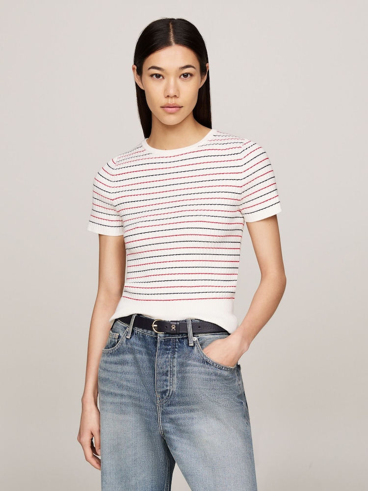 Tommy Hilfiger T-Shirt mit feinem Zopfmuster und Ministreifen - Bild 1 von 5