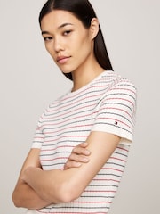 Tommy Hilfiger T-Shirt mit feinem Zopfmuster und Ministreifen - Bild 3 von 5