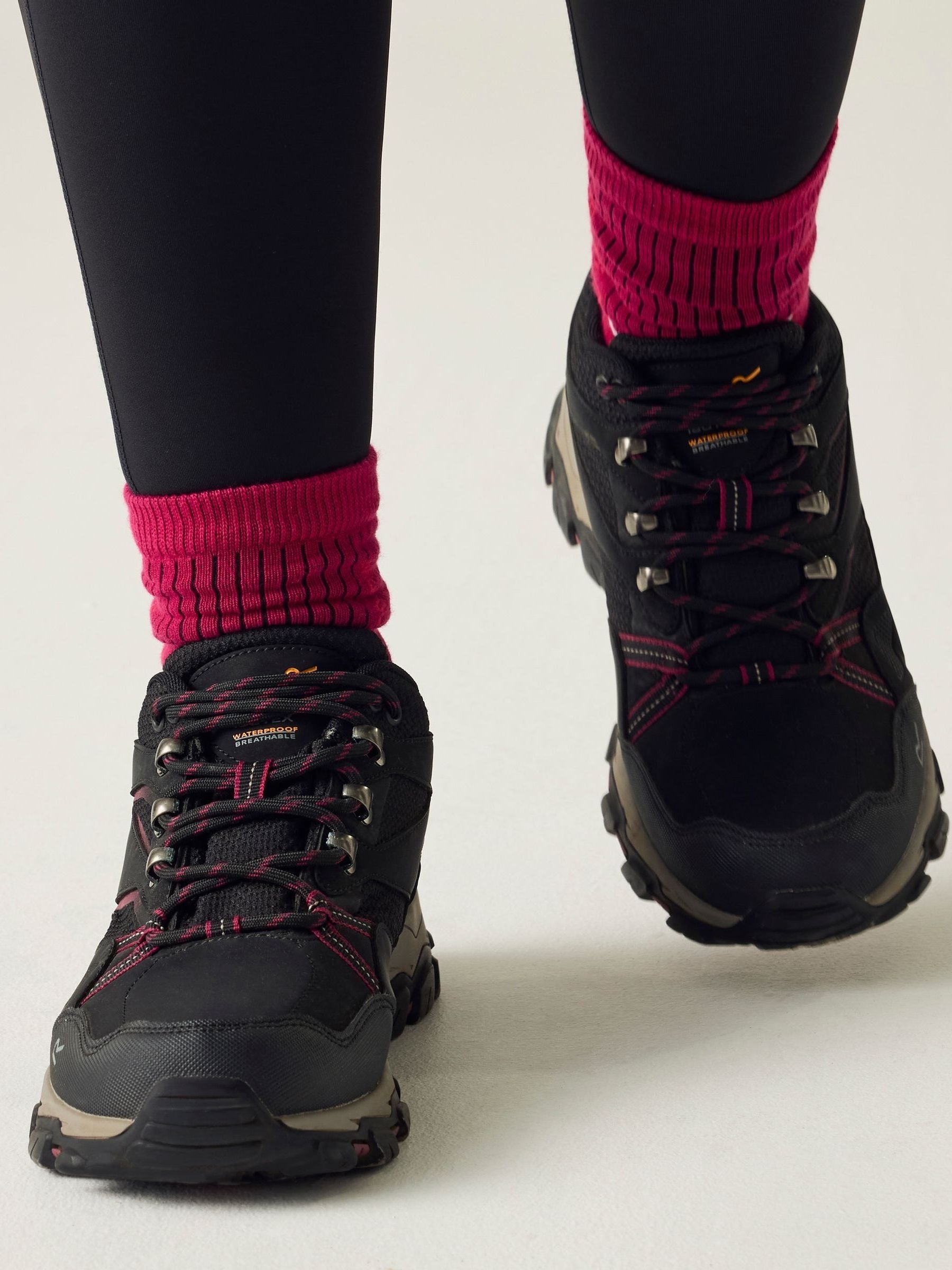 B&Q - Women's Holcombe Iii Low Walking Shoes - Image 7