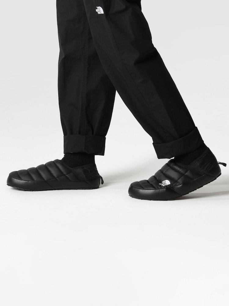 أسود - The North Face Thermoball Traction Mules Slippers - صورة 1 من 8