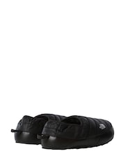 أسود - The North Face Thermoball Traction Mules Slippers - صورة 5 من 8