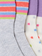 Blanco y gris con lunares - Pack de 2 pares de calcetines tobilleros para mujer de FatFace - Imagen 2 de 2