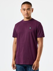 Lila - Weekend Offender Cannon Beach Herren-T-Shirt mit klassischem Abzeichen - Bild 1 von 5