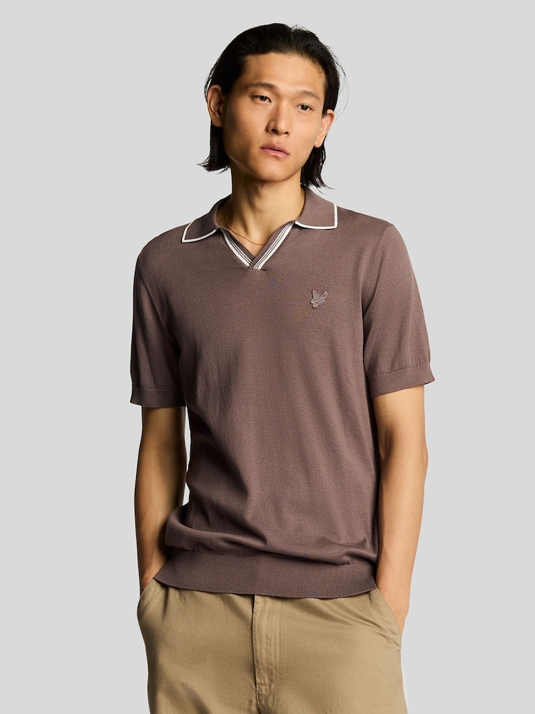 قميص بولو قطن محبوك بياقة مفتوحة بتصميم متباين من Lyle & Scott - صورة 1 من 5